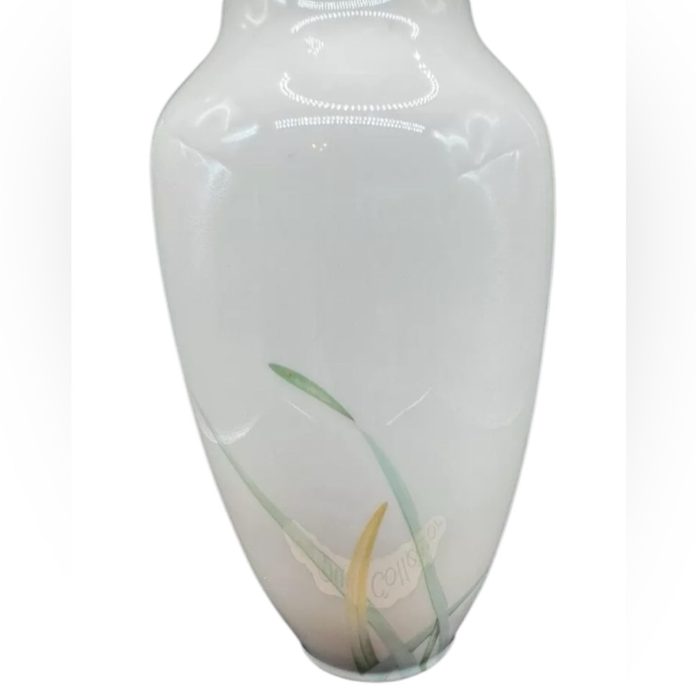 Crowning Touch Collection Vase Made In Japan - Hummingbird- 8” tall - Picture 5 of 6